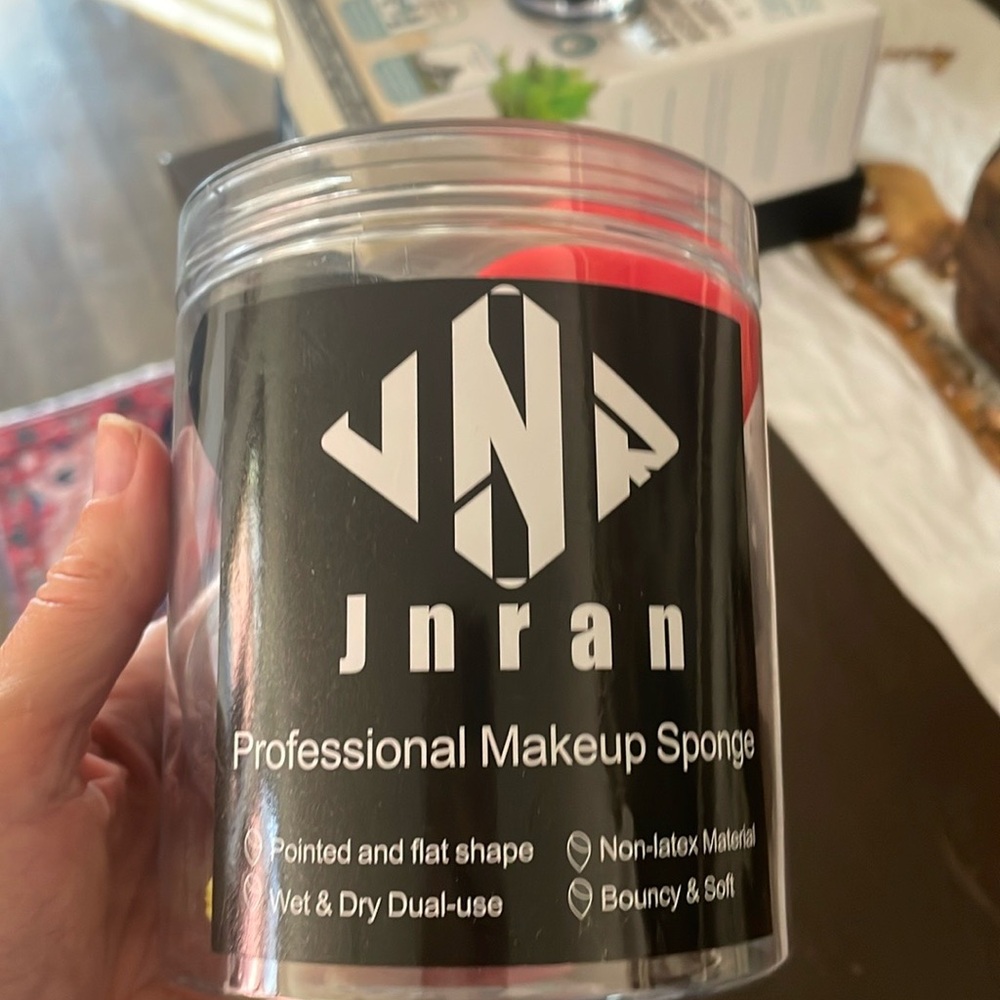 🛍️🛍️HOST PICK🛍️🛍️Gorgeous Makeup Sponges NIB - Picture 2 of 3